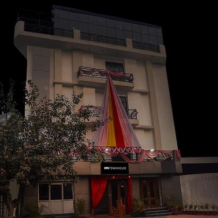 Hotel Super Townhouse The Royal Casa Ghaziabad Esterno foto