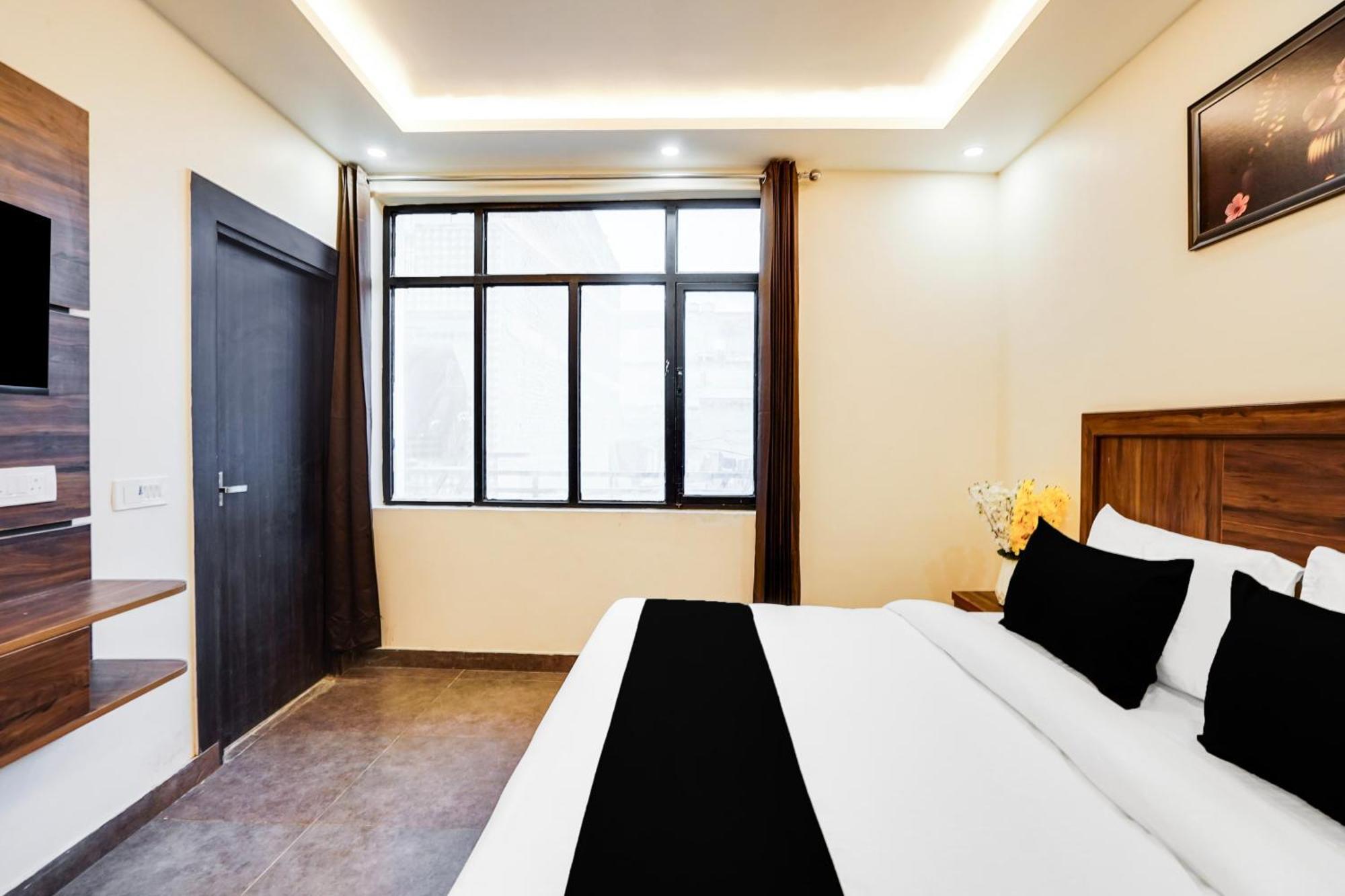 Hotel Super Townhouse The Royal Casa Ghaziabad Esterno foto