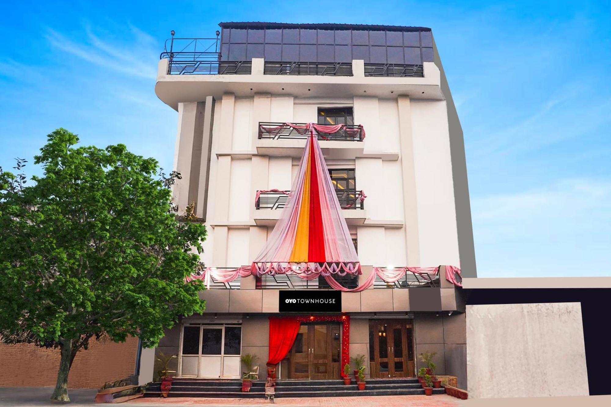 Hotel Super Townhouse The Royal Casa Ghaziabad Esterno foto