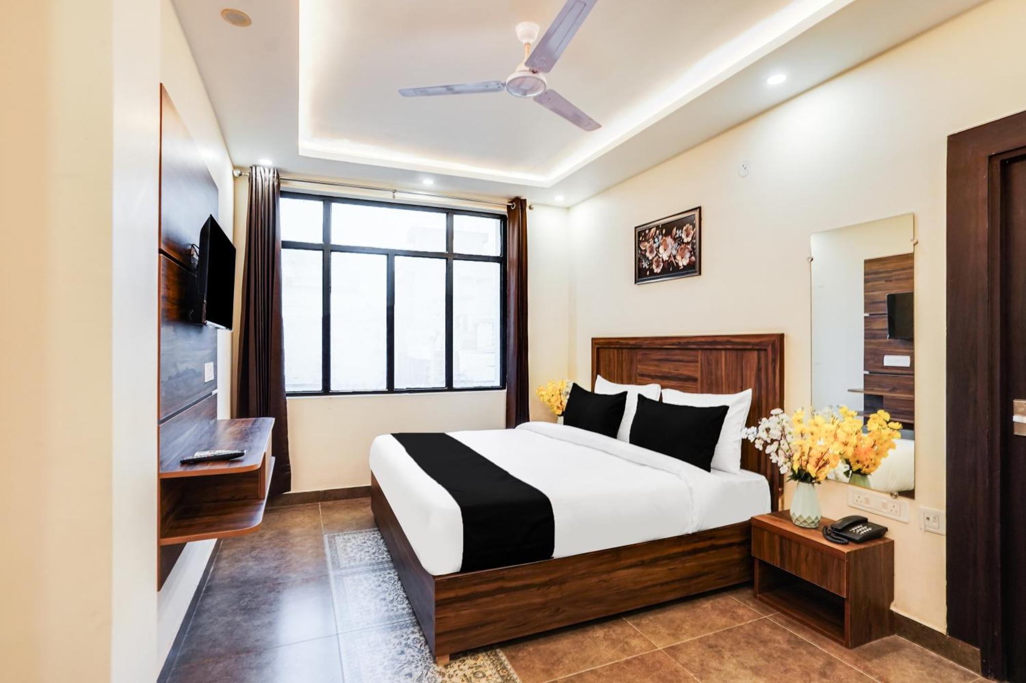Hotel Super Townhouse The Royal Casa Ghaziabad Esterno foto