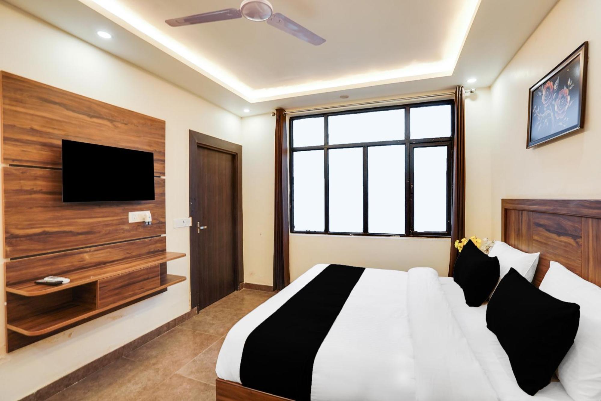 Hotel Super Townhouse The Royal Casa Ghaziabad Esterno foto