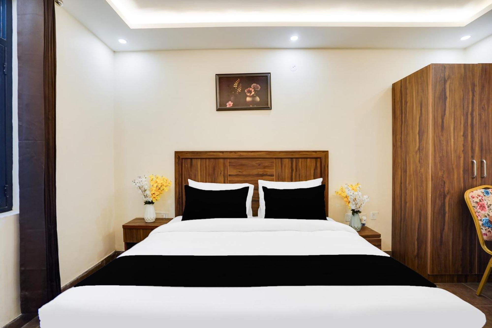 Hotel Super Townhouse The Royal Casa Ghaziabad Esterno foto