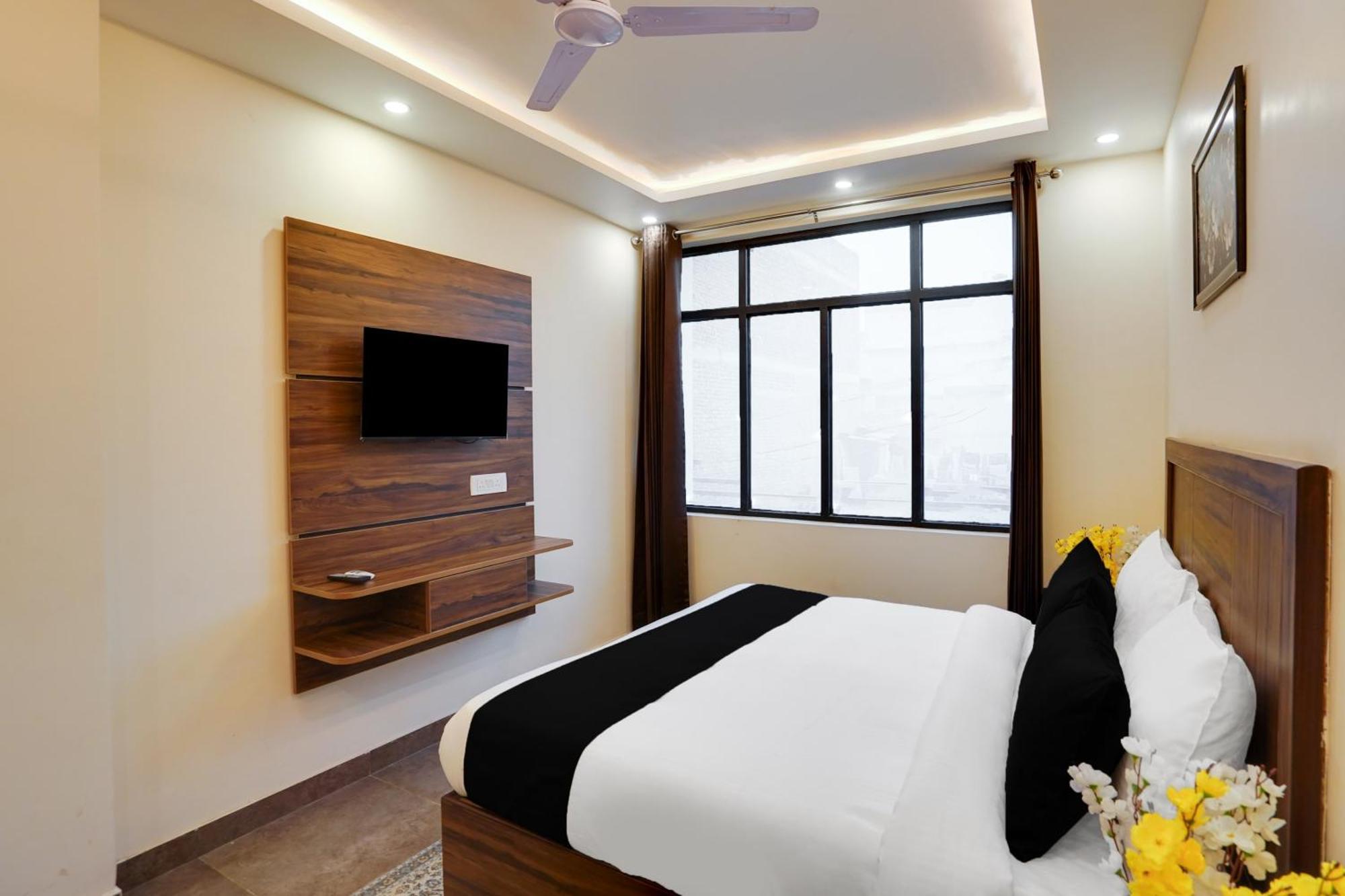 Hotel Super Townhouse The Royal Casa Ghaziabad Esterno foto