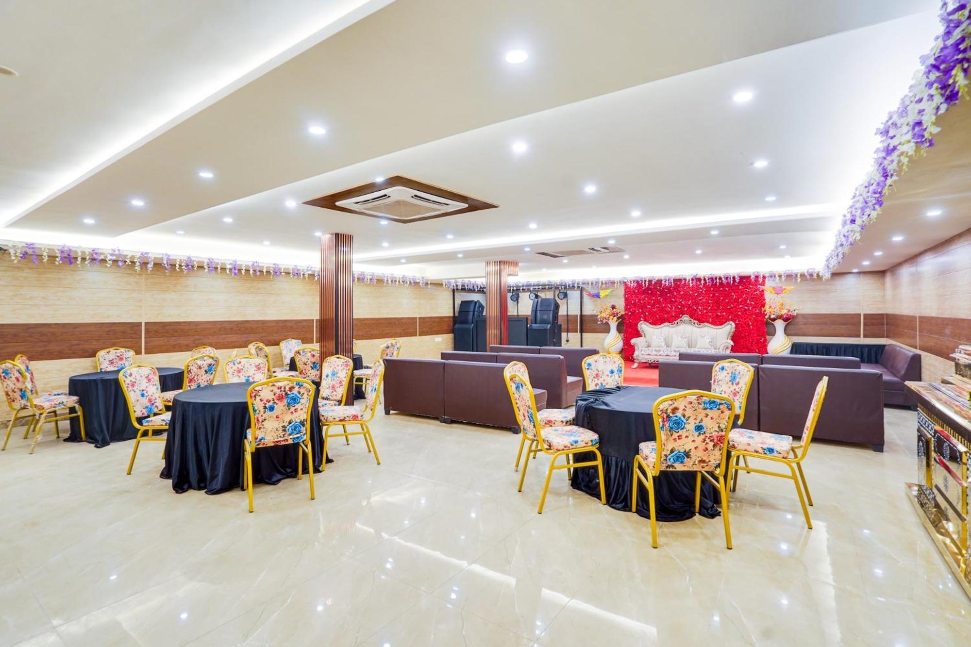 Hotel Super Townhouse The Royal Casa Ghaziabad Esterno foto