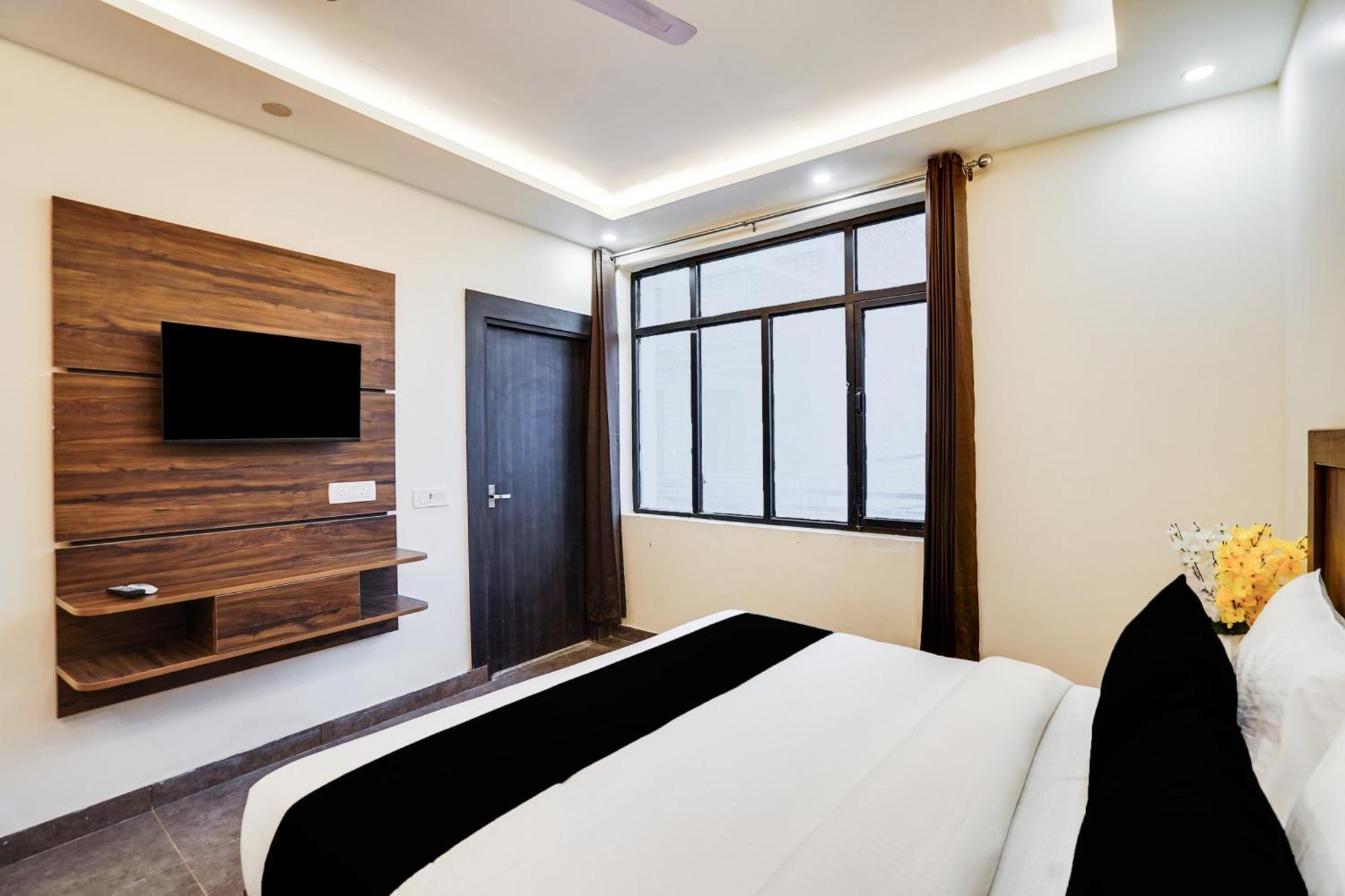 Hotel Super Townhouse The Royal Casa Ghaziabad Esterno foto