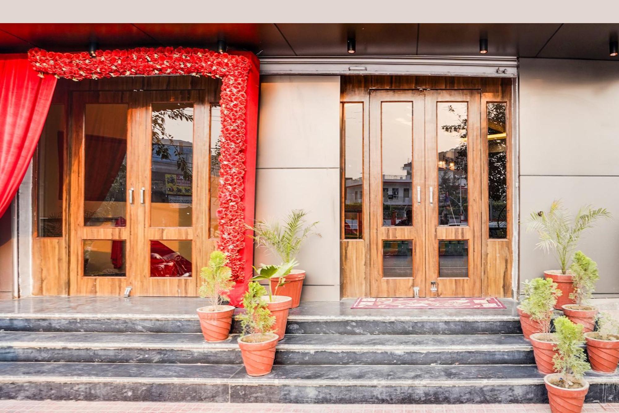 Hotel Super Townhouse The Royal Casa Ghaziabad Esterno foto