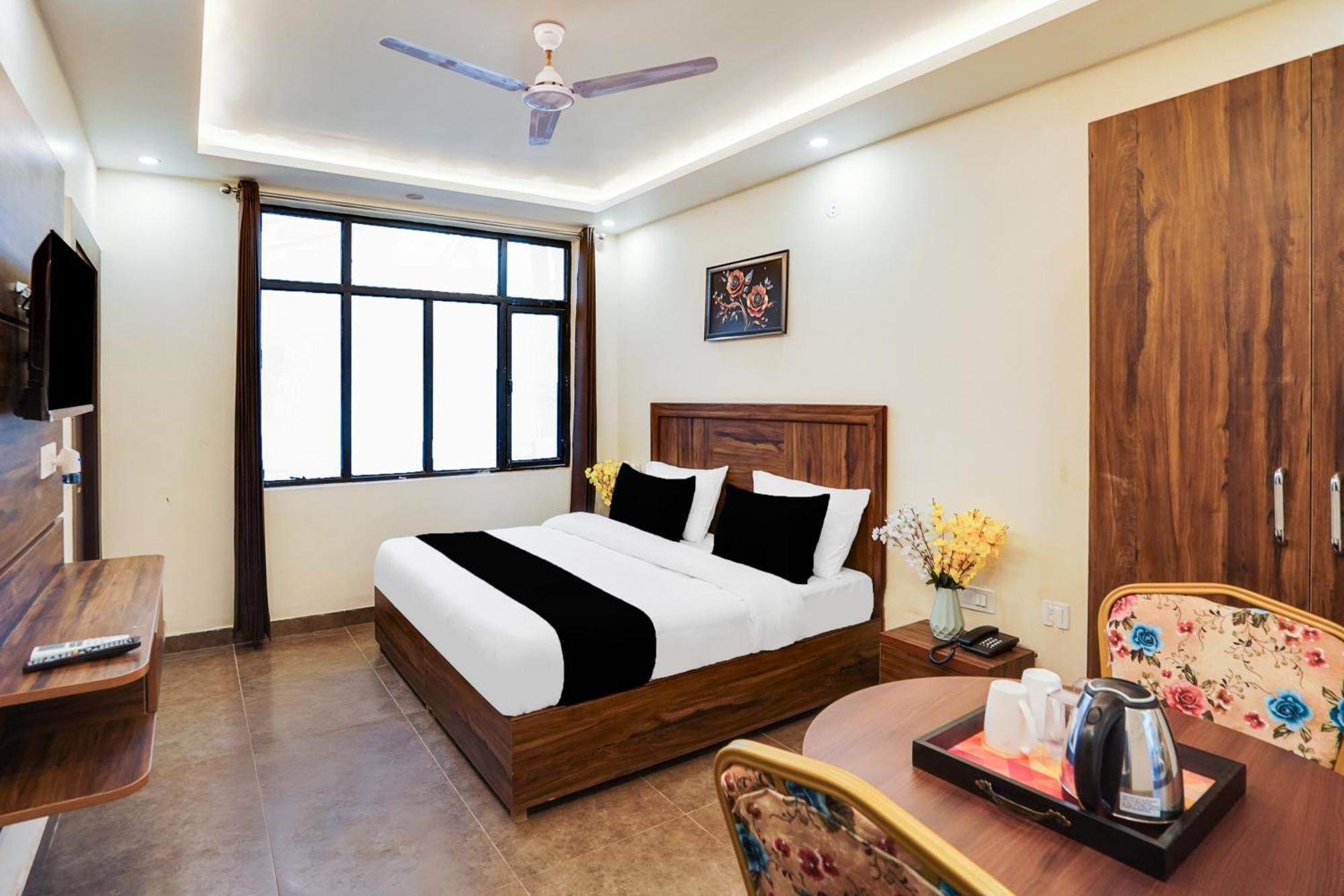 Hotel Super Townhouse The Royal Casa Ghaziabad Esterno foto