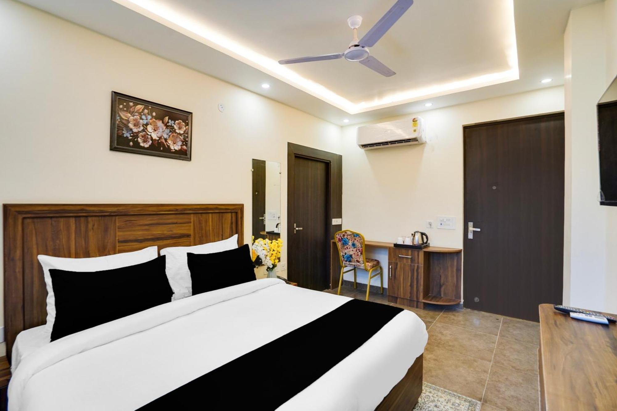 Hotel Super Townhouse The Royal Casa Ghaziabad Esterno foto
