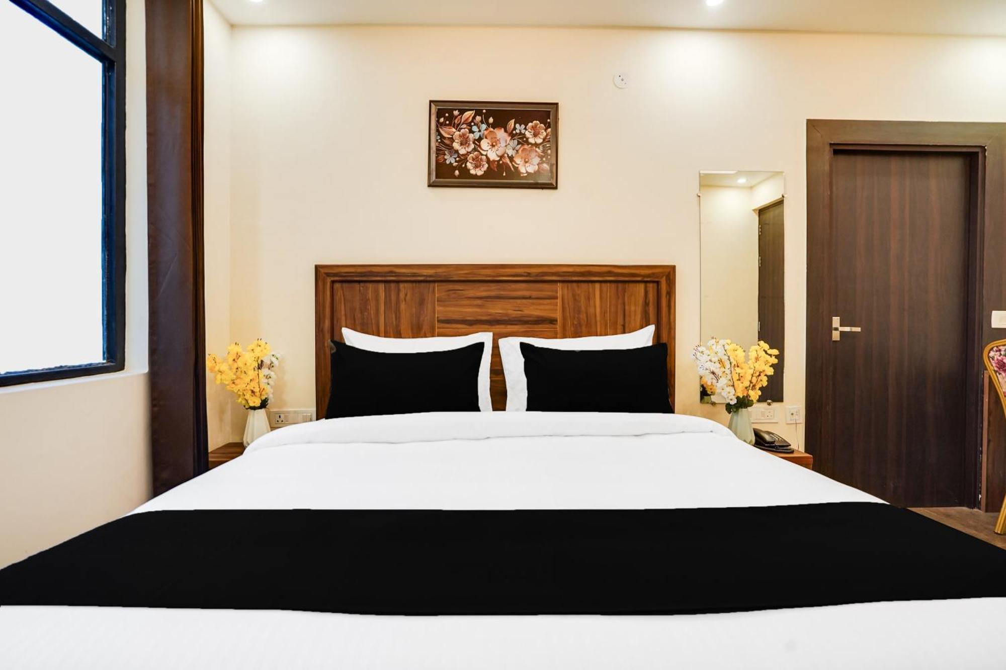 Hotel Super Townhouse The Royal Casa Ghaziabad Esterno foto