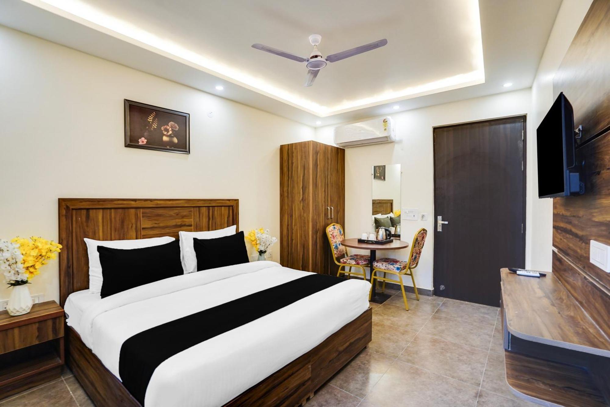 Hotel Super Townhouse The Royal Casa Ghaziabad Esterno foto