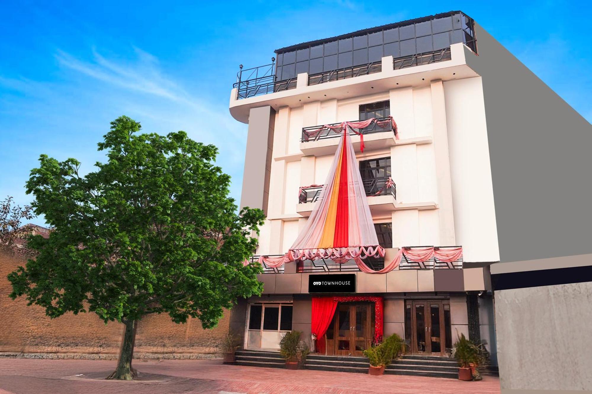 Hotel Super Townhouse The Royal Casa Ghaziabad Esterno foto