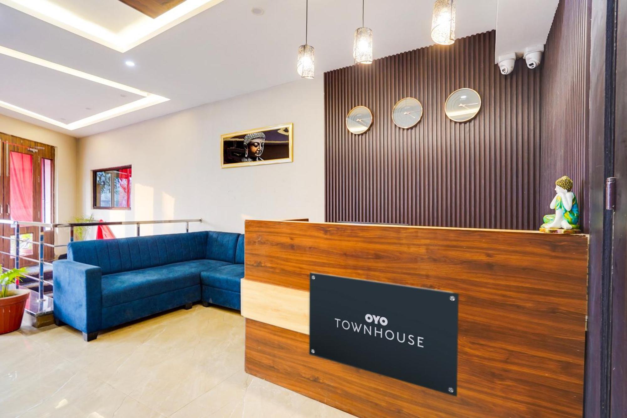 Hotel Super Townhouse The Royal Casa Ghaziabad Esterno foto