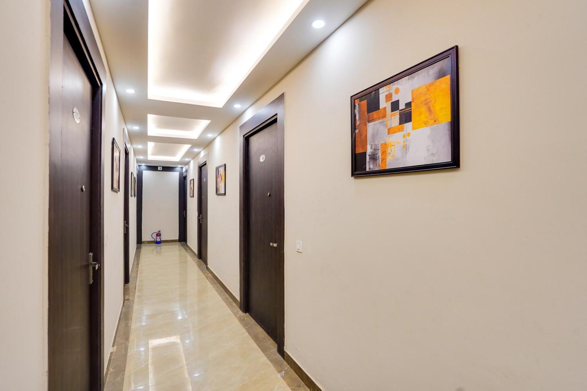 Hotel Super Townhouse The Royal Casa Ghaziabad Esterno foto