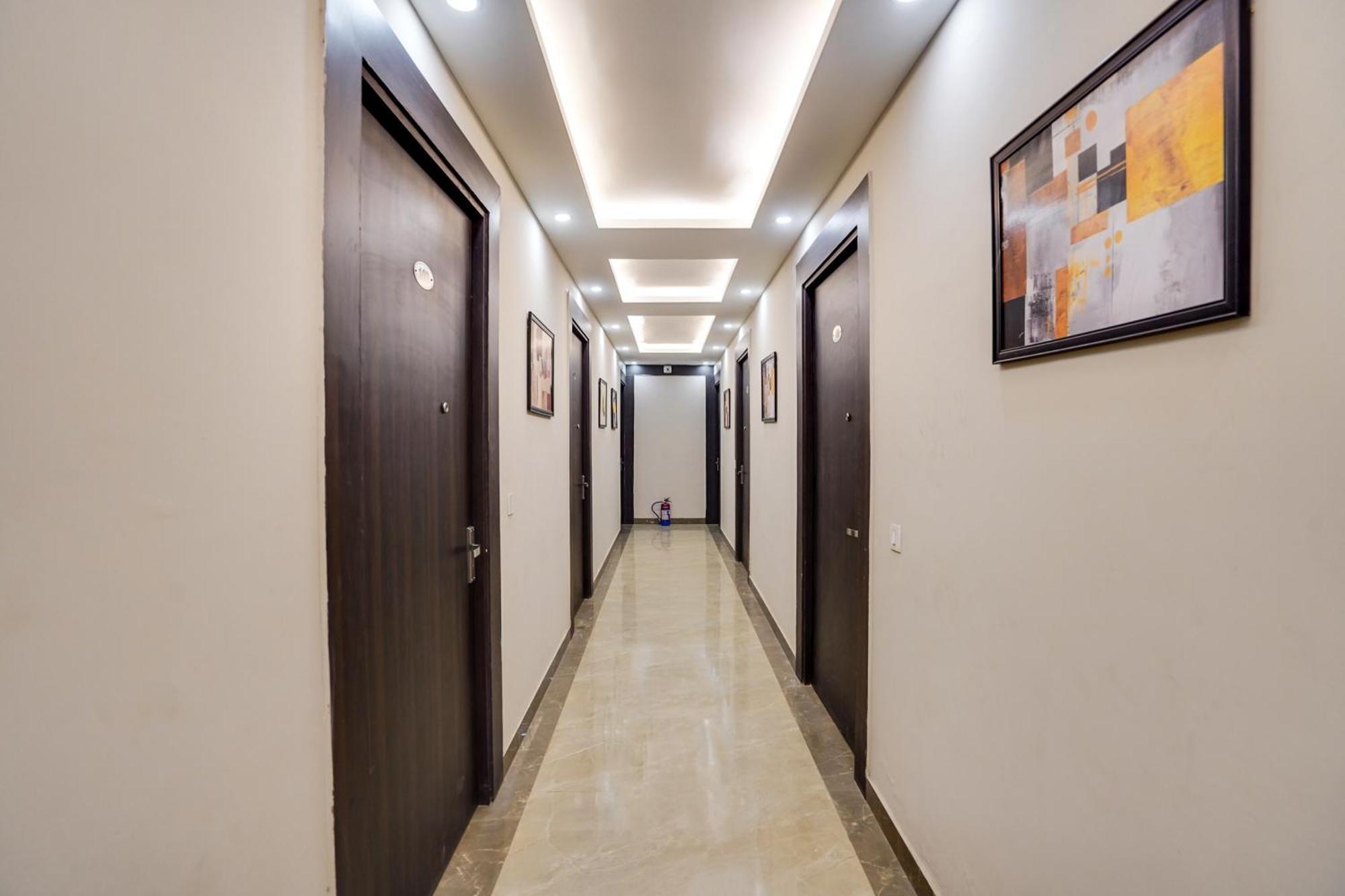 Hotel Super Townhouse The Royal Casa Ghaziabad Esterno foto