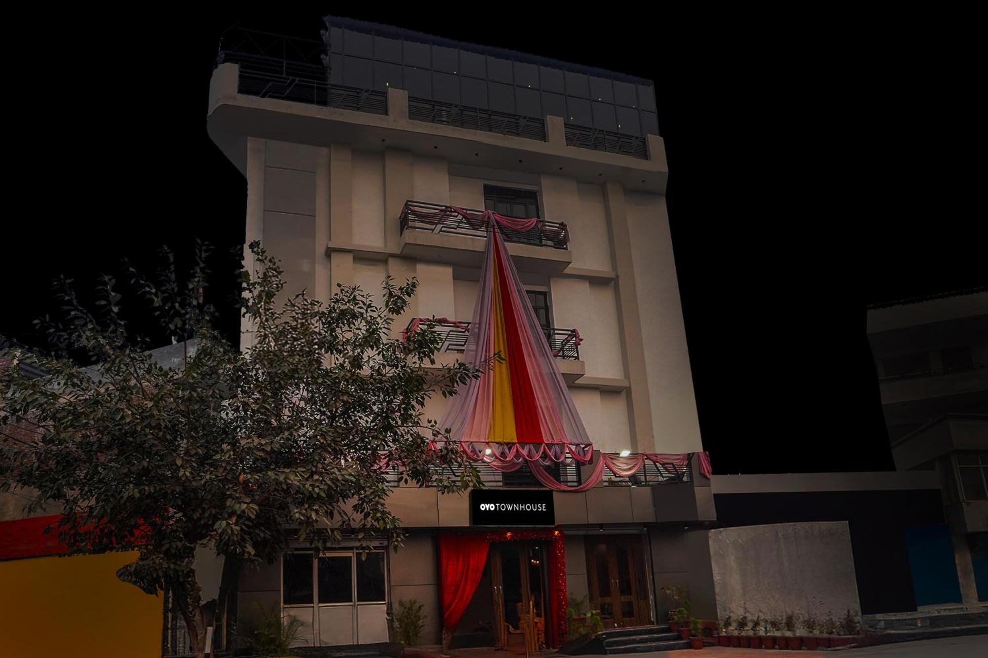 Hotel Super Townhouse The Royal Casa Ghaziabad Esterno foto