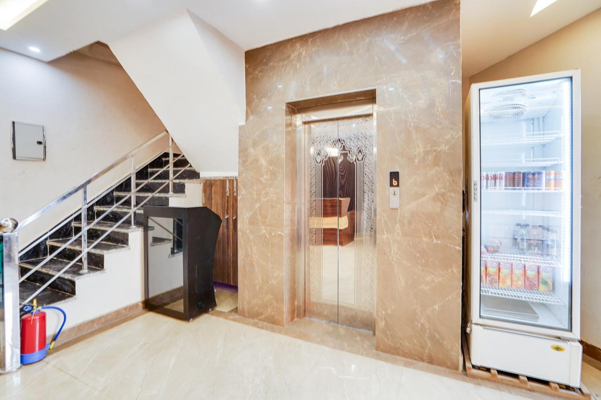 Hotel Super Townhouse The Royal Casa Ghaziabad Esterno foto