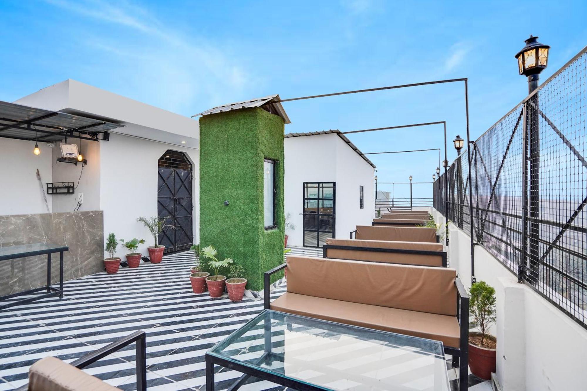 Hotel Super Townhouse The Royal Casa Ghaziabad Esterno foto