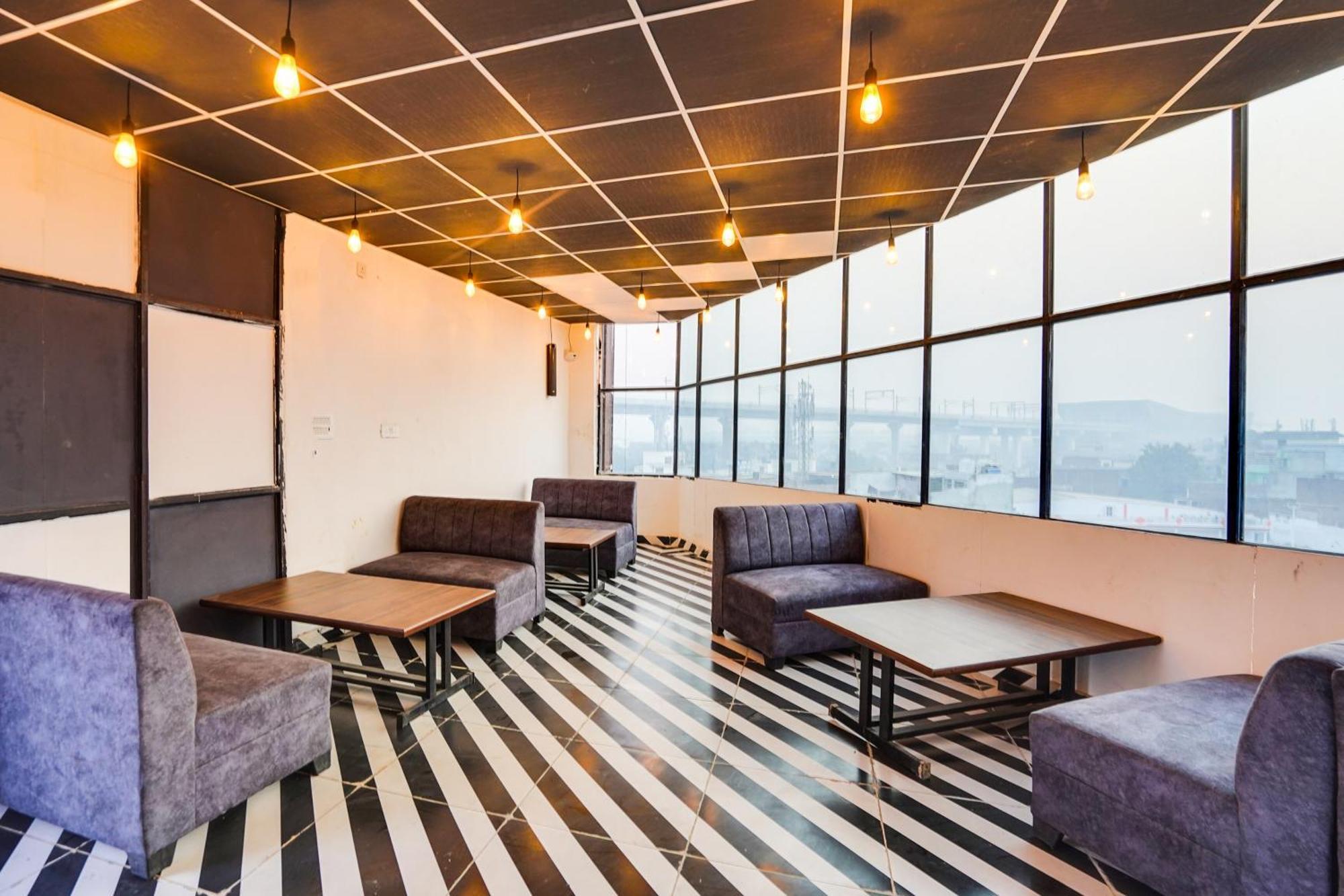 Hotel Super Townhouse The Royal Casa Ghaziabad Esterno foto