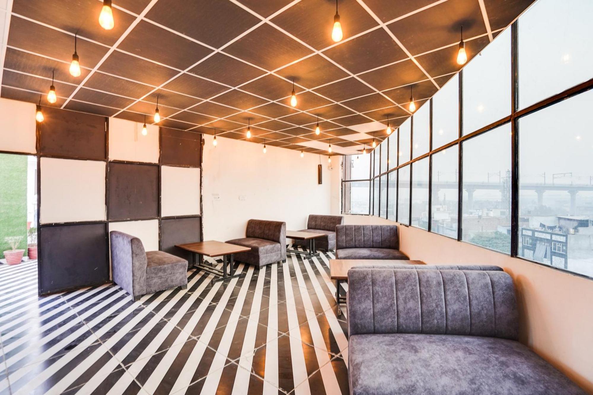 Hotel Super Townhouse The Royal Casa Ghaziabad Esterno foto